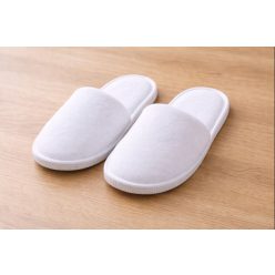 Closed-toe hotel slippers